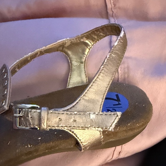 Elegant Gold Studded Women's Sandals - Picture 4 of 4